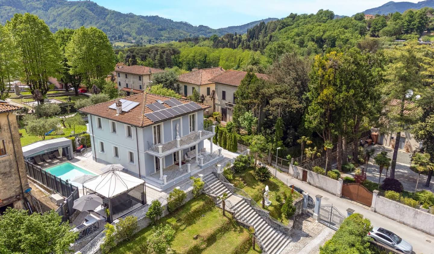 Villa avec piscine et terrasse Camaiore