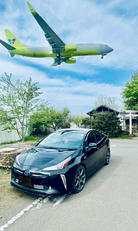 プリウスのプチドライブ&カメ活・インスタ映えスポット・着陸態勢の飛行機に関するカスタム事例の投稿画像1枚目