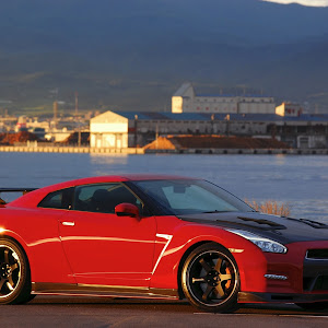 NISSAN GT-R