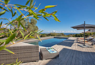 Villa avec piscine en bord de mer 2