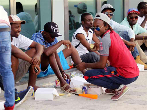 Migrants workers have food during a celebratory event before the final soccer match between Taleb Group and Gulf Contracting at Qatar Workers Cup in Doha, Qatar, May 6, 2016. /Reuters