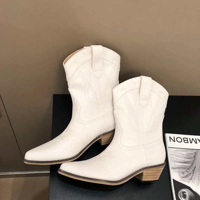 Retro Dikke Hak Mid-tube Ridderlaarzen met Spitse Borduurthread, voor een stijlvolle en comfortabele look, perfect voor dagelijks gebruik.