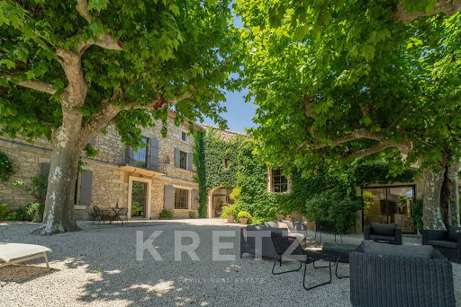 House with pool and garden 2