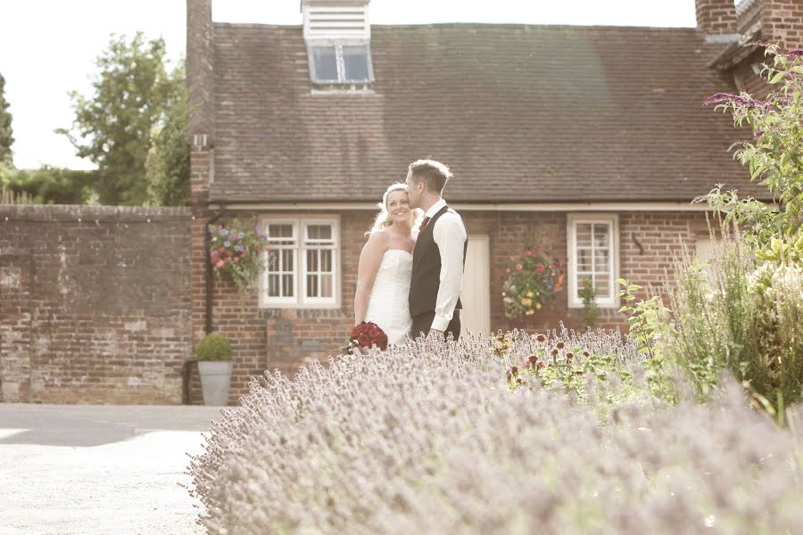 Fotografo di matrimoni Maxine Huselbee (maxinehuselbee). Foto del 2 luglio 2019