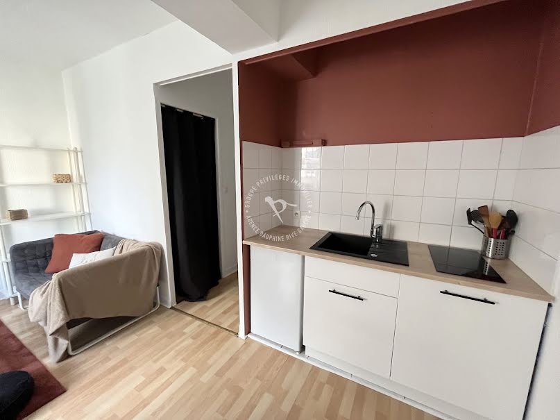 Location meublée appartement 2 pièces 23 m² à Nantes (44000), 685 €