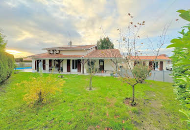 House with pool and terrace 7