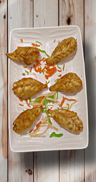 Chicken Cheese Momos (6 Pcs)