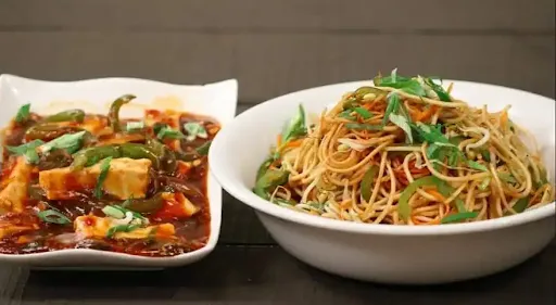 Chicken Hakka Noodles With Chilli Paneer