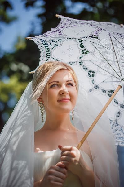 Wedding photographer Yuliya Bulash (julia-gemini). Photo of 9 June 2014