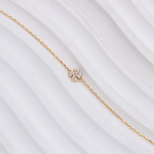 Title 3, Minority Simple Akato Four-leaf Clover Bracelet...