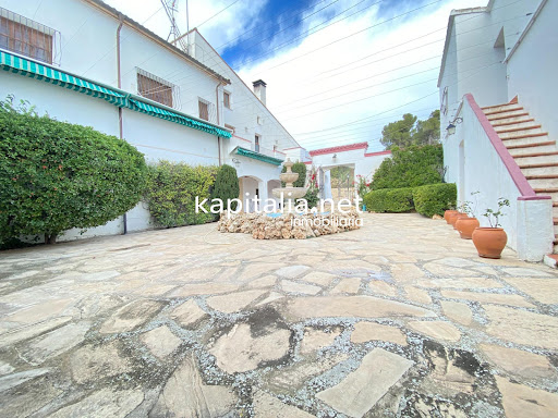 Farmhouse with pool 4