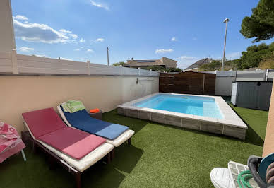 Maison avec piscine et terrasse 1