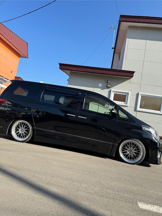アルファードのジスタンスw10m・イデアル車高調・V6・タイプゴールド・クルマ磨きたいに関するカスタム事例の投稿画像1枚目