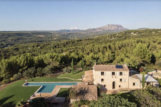 House with pool and garden