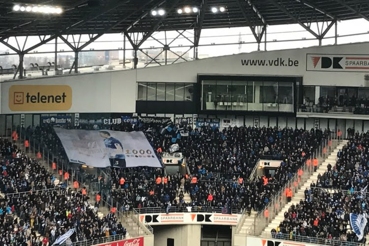 Fans Club Brugge pakken uit met schitterend spandoek voor Timmy Simons