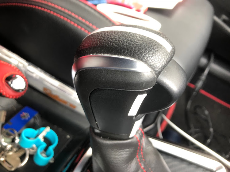 スイフトスポーツのスイフトスポーツ・zc33s・シフトノブカバー自作・まいっちんぐマチコ先生に関するカスタム事例の投稿画像3枚目