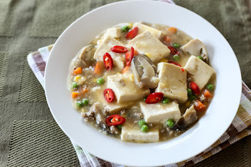 Soft Tofu, Mince and Peas