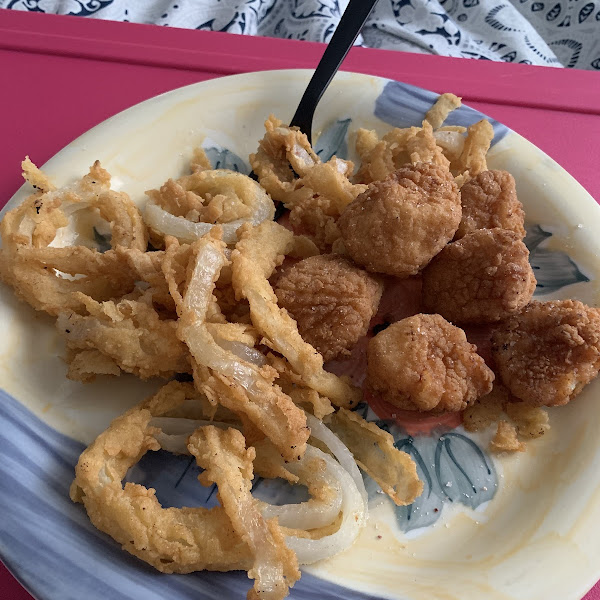 Gluten free fried scallops and onion rings