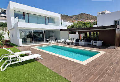 House with pool and terrace 4