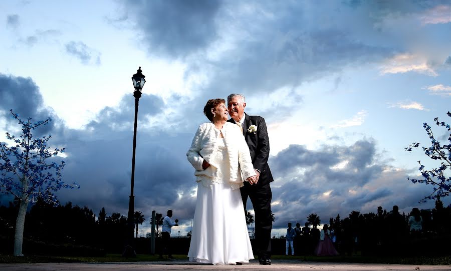 Wedding photographer Carlos Gonzalez (carlosg). Photo of 17 January 2020