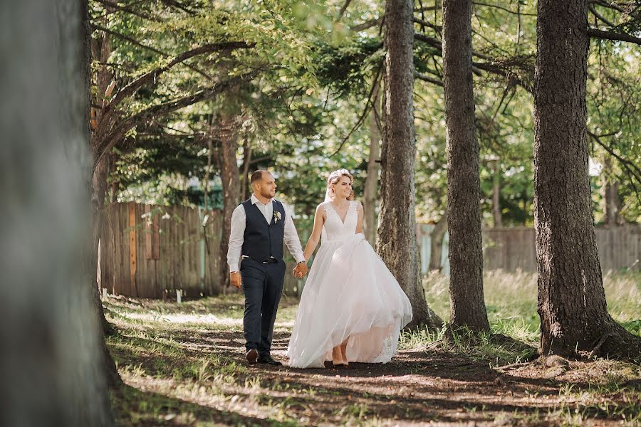 Fotógrafo de casamento Anna Bessonova (besson). Foto de 23 de abril 2020