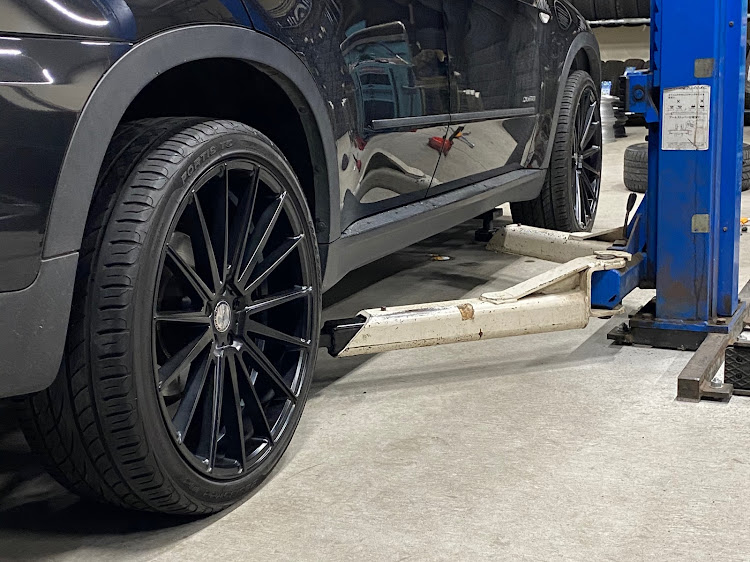 X5のホイール・やっちまった～に関するカスタム事例の投稿画像3枚目