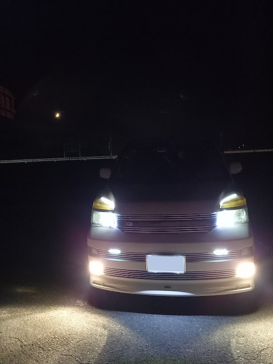 ヴォクシーの姫路駅前・コインパーキングでの1枚・ヘコミ修理・月🌙に関するカスタム事例の投稿画像8枚目