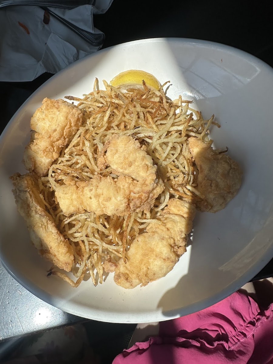 Gf fried fish, gf shoestring fries. Reg fries not gf because have a batter on them.