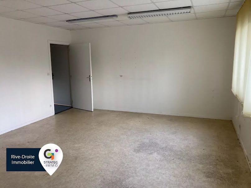 Location  locaux professionnels  104 m² à Le Petit-Quevilly (76140), 1 500 €