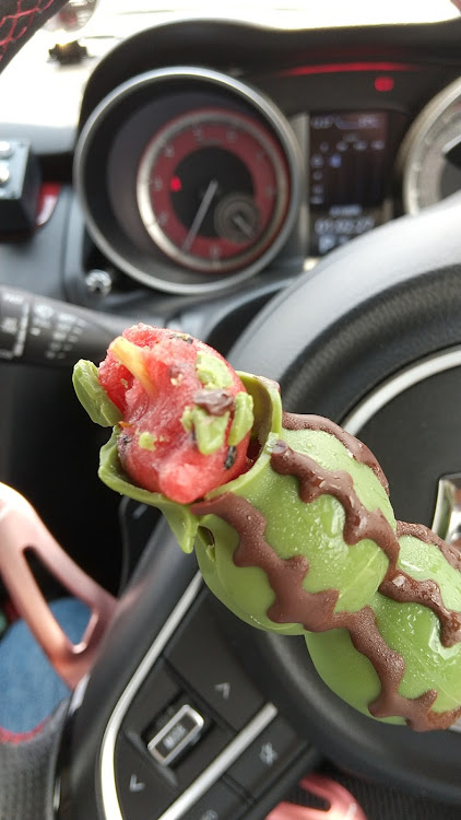 スイフトスポーツの食品自販機探訪・奇食道に関するカスタム事例の投稿画像14枚目