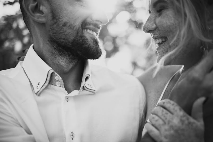 Fotógrafo de casamento Darya Kirsanova (kirsanovadarya). Foto de 11 de outubro 2020