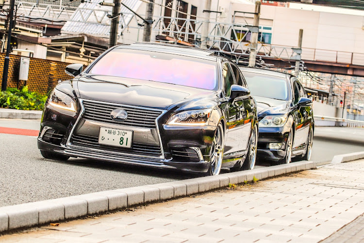 LSのアーッスすんごいこれ🤣・同車種コラボ・同ホイールコラボ・Lorinser・RS9に関するカスタム事例の投稿画像1枚目