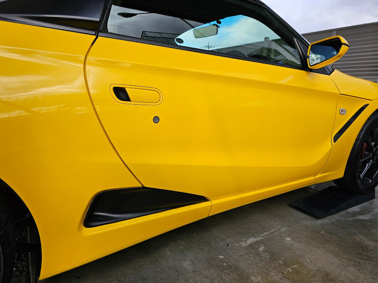 S660の室内灯LED.モデューロエンブレム・エンジンカバー無限エンブレム・ホーン交換、フロントバンパー内洗浄・洗浄に関するカスタム事例の投稿画像4枚目