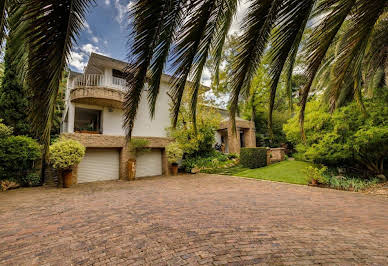 House with pool and garden 2