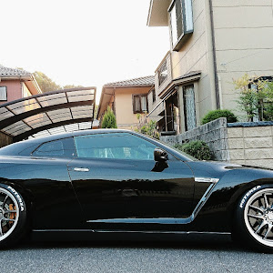 NISSAN GT-R