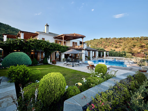 Villa with garden and terrace 3