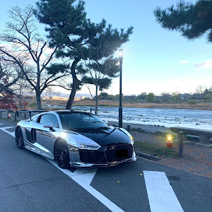 R8 クーペ