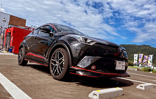 C Hr Zyx10の赤 黒 洗車機 ガソスタに関するカスタム メンテナンスの投稿画像 車のカスタム情報はcartune