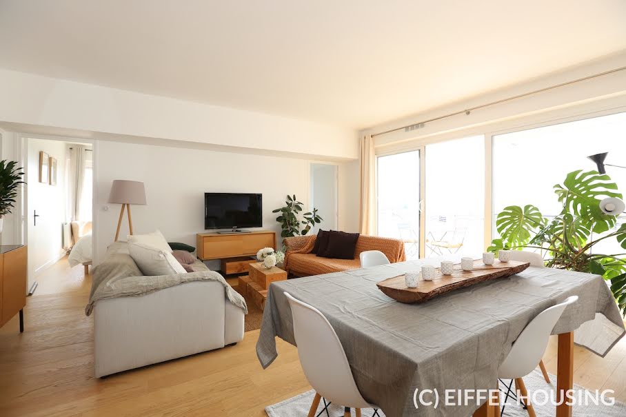 Location meublée appartement 3 pièces 71 m² à Paris 15ème (75015), 2 880 €