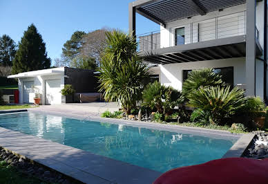 Maison avec piscine et jardin 18