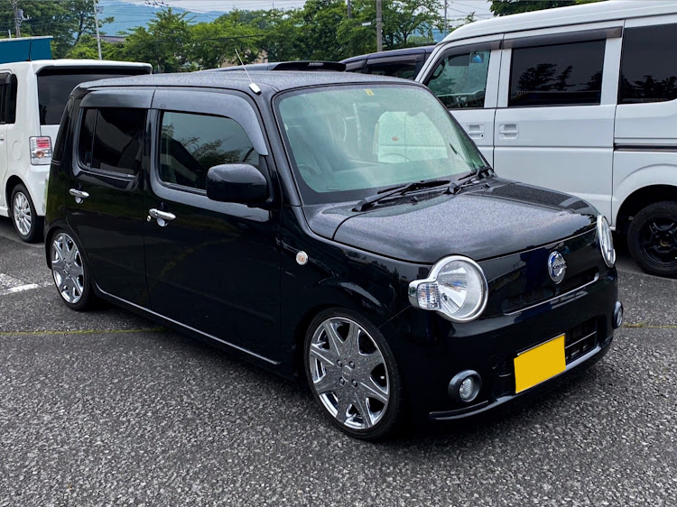ミラココアの低いようで低くない丁度良い高さ・ホイールほしい・明日から仕事に関するカスタム事例の投稿画像1枚目