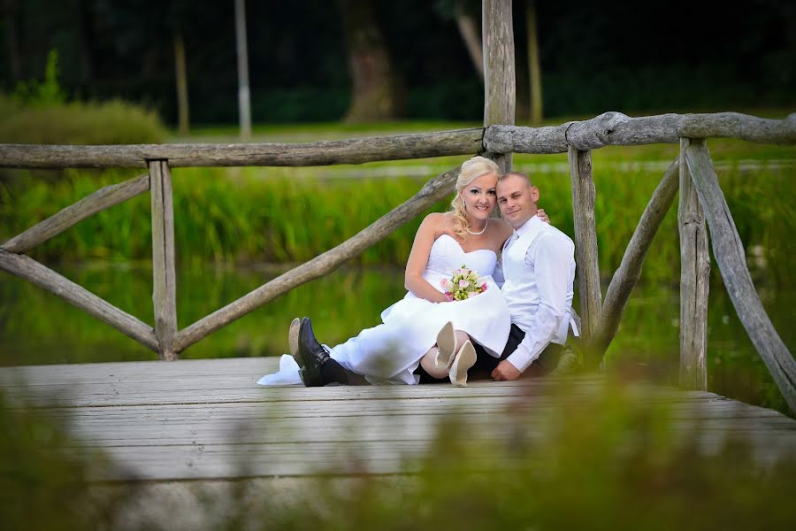 Fotografo di matrimoni Zsolt Vinglman (fantaziafoto). Foto del 8 marzo 2019