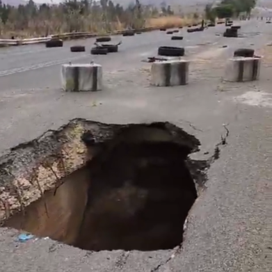 A sinkhole on the Golden Highway between Eldorado Park and Lenasia is to be fixed.