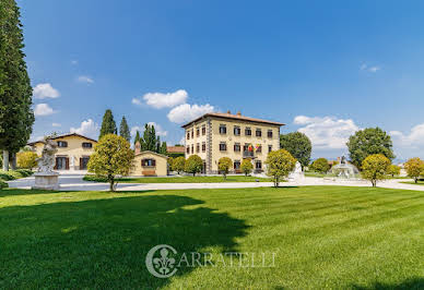 Villa with pool and garden 4