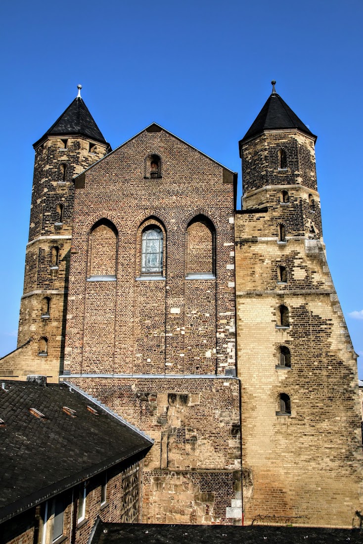 Достопримечательности Кёльна: церкви, башни, крепостные стены.