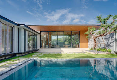 Villa with pool 16