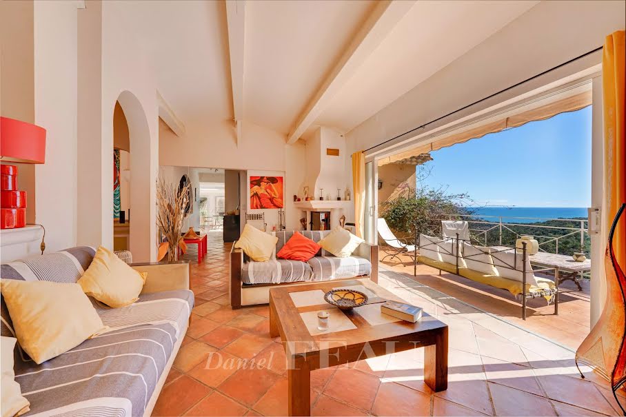 Vente villa 6 pièces 180 m² à Cavalaire-sur-Mer (83240), 1 500 000 €