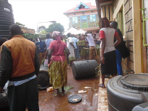 Mitunguu residents when they invaded a bar owned by a police officer during protests over murder of area church pastor's wife on Saturday