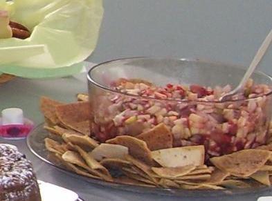 Yummy Fruit Salsa with Cinnamon Tortilla Chips