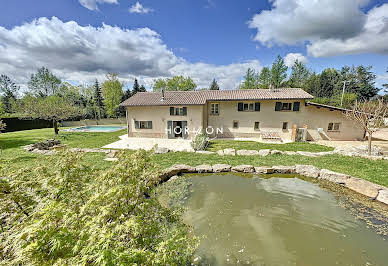 Maison avec piscine et jardin 3